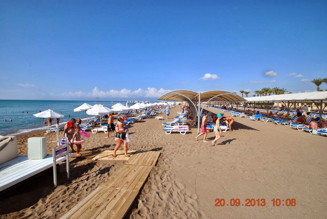 imagini hotel TITANIC LARA